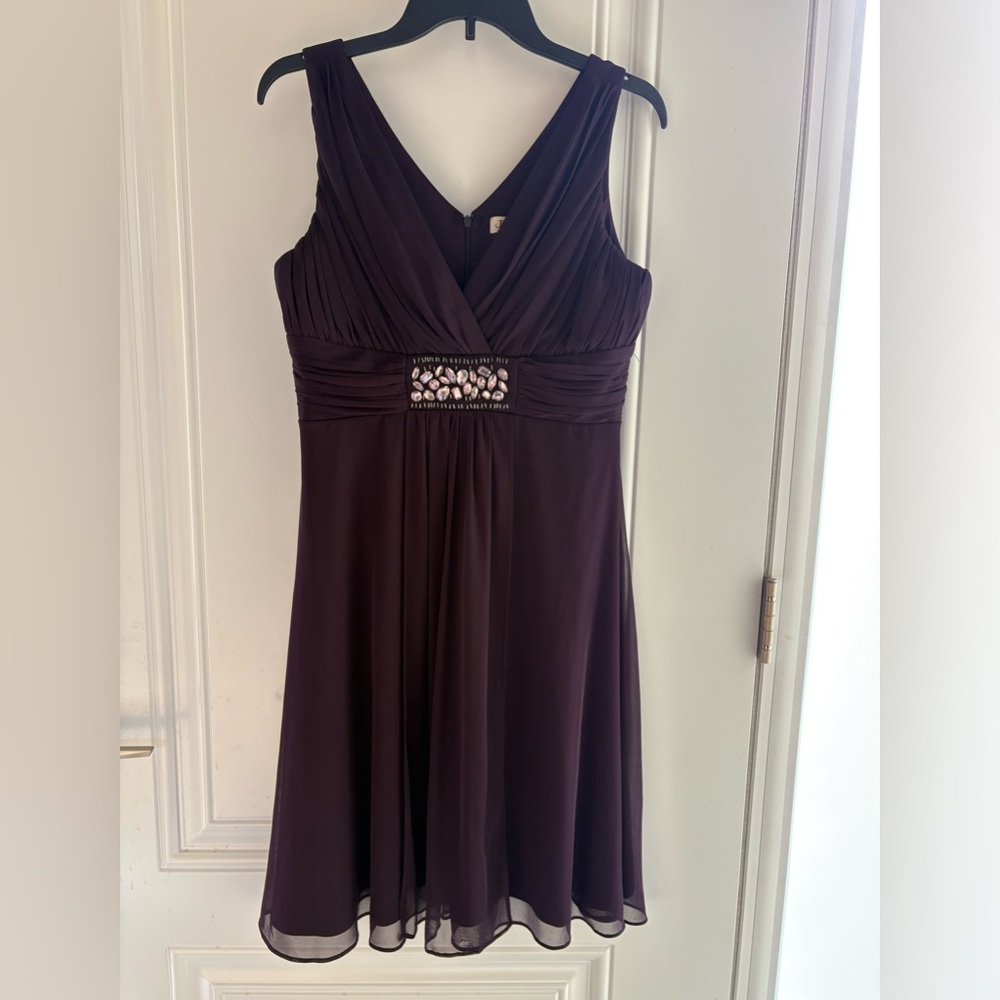 Jessica Howard Sleeveless V-Neck  Dress with Embellished Waist - Deep Plum Sz 12